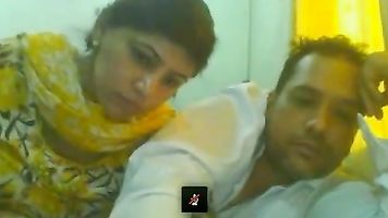 Pakistani couple on skype doing a sex chat with public.