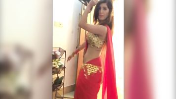 Hot Indian Girl Dance In Sari - Movies. video2porn2