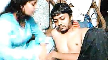 Mature couple of Bhopal having a sex in their bedroom