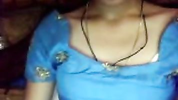 Desi girl shows boobs.