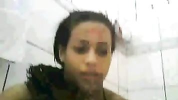 Sexy Babe Doing Cam While In Shower.