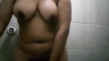 Srilanakan Girl Bathing Part 1