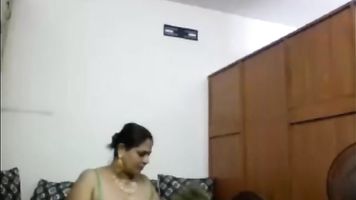 Webcam Aunty Changing