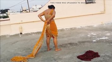 beautiful bhabhi wearing saree