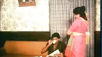 Mallu Maid Cleavage Show