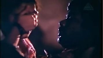 Murli, Kuili uncensored - Kannil Etho Minnal -Song