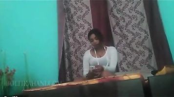 Hindi sexy mallu aunty boobs press