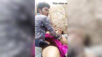 Desi school couple enjoy sex
