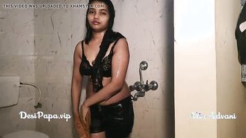 tamil desi top model Alia Advani from punjab taking shower