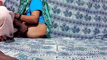 Desi maid and sir sex in the room