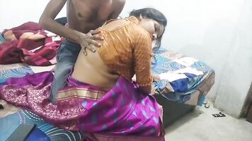 Devar ne mauka dekh tamil bhabhi ko chocolate khilaa ke pela