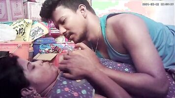 Tamil village house housewife and romance cute housewife
