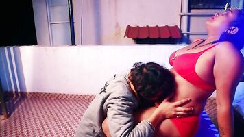 Desi indian stepmom apne se chudwati hai