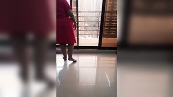 Desi dare – naked on building’s steps