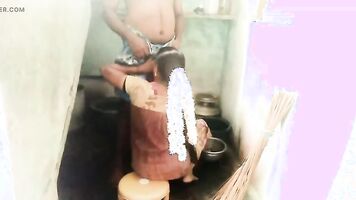 indian aunty When cleaning dishes oral