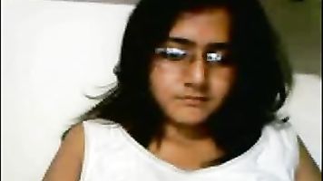 Busty Pakistani housewife Nazia with her driver while her hubby is out from country having sex